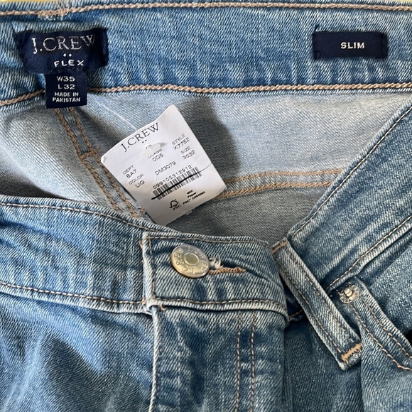 J. Crew Slim Fit Men's Jean, K7752 Signature Flex, Men's Size 35/32. Light Wash - Picture 4 of 5
